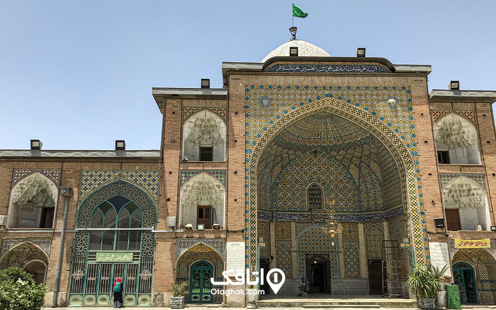 آرامگاه لطفعلی خان زند در بازار بزرگ تهران است. 