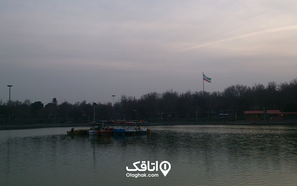 قایق سواری پارک بعثت بسیار جذاب است.