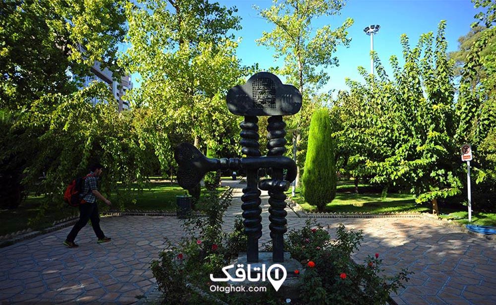 آثار حجمی و مجسمههای بوستان هنرمندان