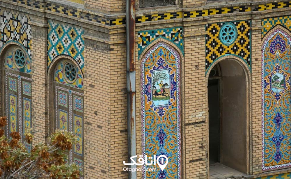 طرحهای اسلیمی و نقاشیهای دیوارهای کاخ