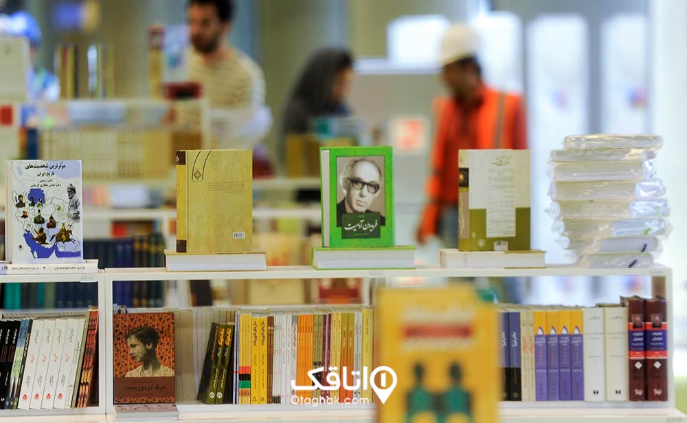 سروستان، تالار اصلی کتاب