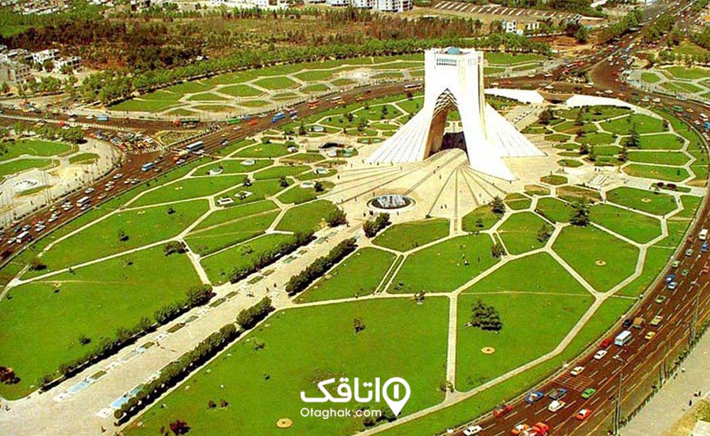 محوطه و فلکه بزرگ ترافیکی میدان آزادی