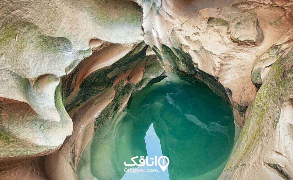 چاههای طبیعی در تنگه چاهکوه